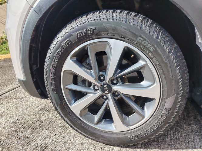 KIA SORENTO 2019 AUTOMÁTICA ÚNICO DUEÑO NEGOCIABLE  - Imagen 9