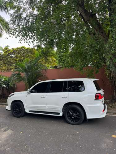 LEXUS LX $28,900 - Imagen 2