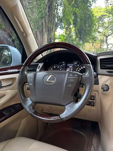 LEXUS LX $28,900 - Imagen 14