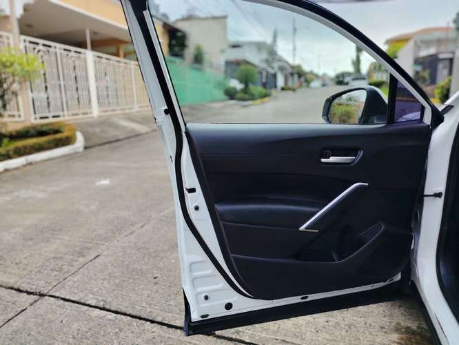 TOYOTA COROLLA CROSS 2023 AUTOMÁTICA SEMINUEVO NEGOCIABLE  - Imagen 4