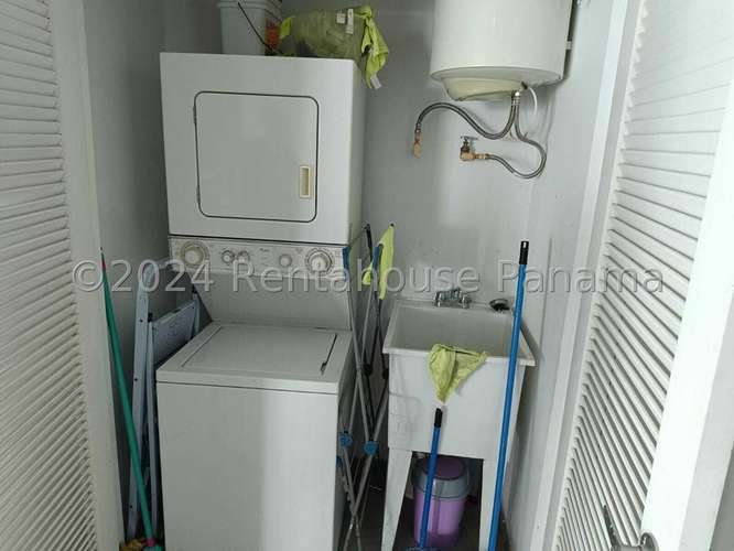 Alquiler Apartamento Av. Balboa, Bella Vista, Panamá. MAR27-3174