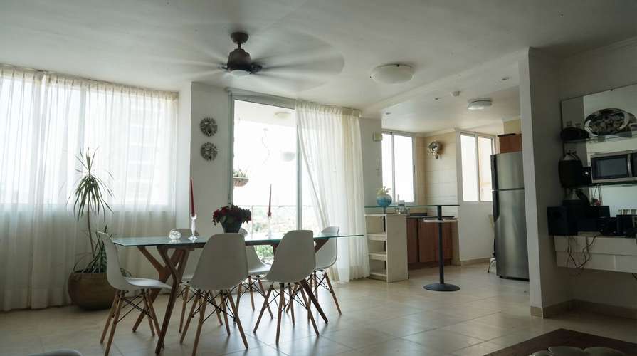 Apartamento en El Cangrejo I con balcón y deposito - Imagen 3