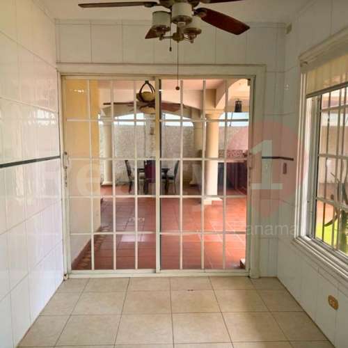 CASA UNIFAMILIAR EN VENTA EN COSTA DEL ESTE – PH COSTA AZUL – 504 M² DE CONSTRUCCIÓN – AMPLIO PATIO Y TERRAZA - Imagen 5