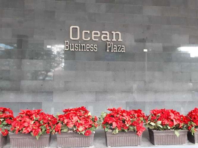  ¡Lleva tu empresa al corazón financiero de Panamá! Oficina de 8 espacios y vista exterior en Torre Banesco. PQ.