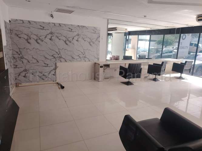 Alquiler local comercial en La Riviera, Marbella - vista a la calle | uVIK-27-2681 - Imagen 2