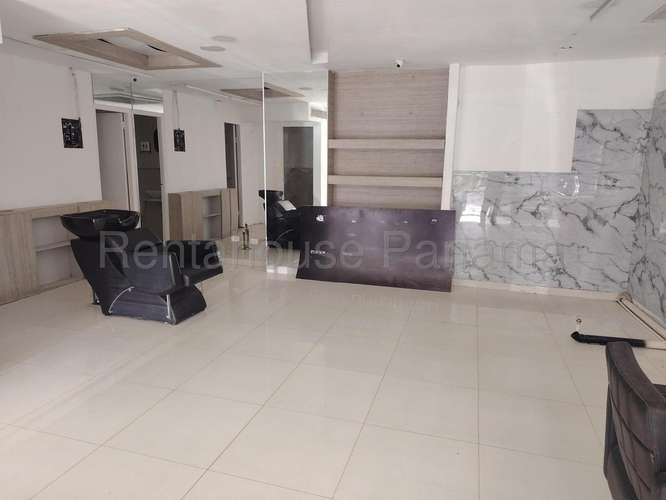 Alquiler local comercial en La Riviera, Marbella - vista a la calle | uVIK-27-2681 - Imagen 4