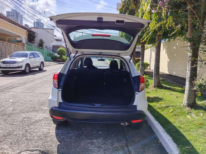 HONDA HRV 2016 AUTOMÁTICA ÚNICO DUEÑO NEGOCIABLE  - Imagen 12