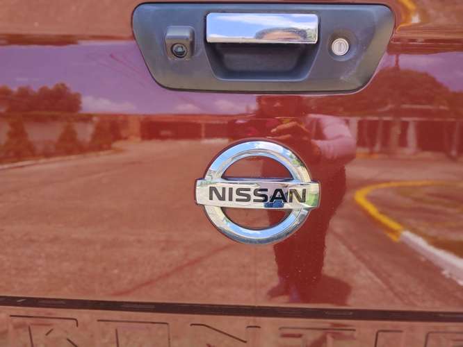 NISSAN NP AUTOMÁTICA 4X4 ÚNICO DUEÑO NEGOCIABLE  - Imagen 16