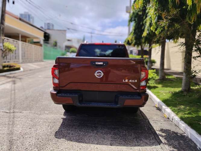 NISSAN NP AUTOMÁTICA 4X4 ÚNICO DUEÑO NEGOCIABLE  - Imagen 20