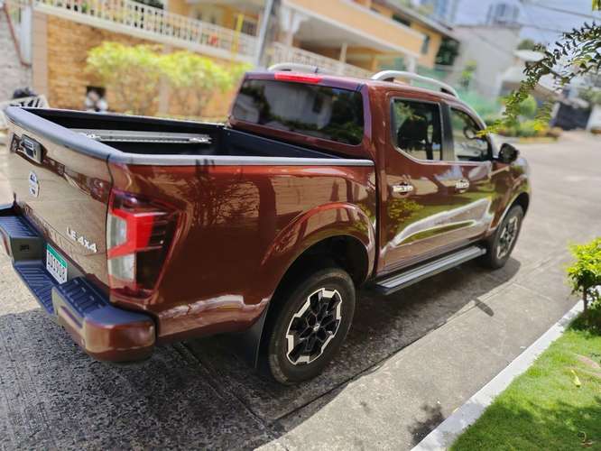 NISSAN NP AUTOMÁTICA 4X4 ÚNICO DUEÑO NEGOCIABLE  - Imagen 19