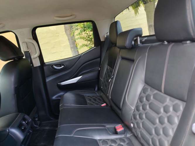 NISSAN NP AUTOMÁTICA 4X4 ÚNICO DUEÑO NEGOCIABLE  - Imagen 7