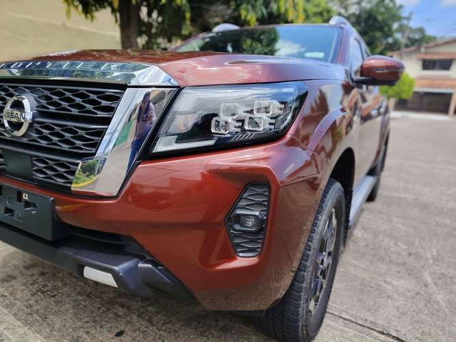NISSAN NP AUTOMÁTICA 4X4 ÚNICO DUEÑO NEGOCIABLE  - Imagen 12