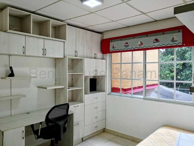 Casa en venta en Dorado Lakes | Condado del Rey 27YCG3159