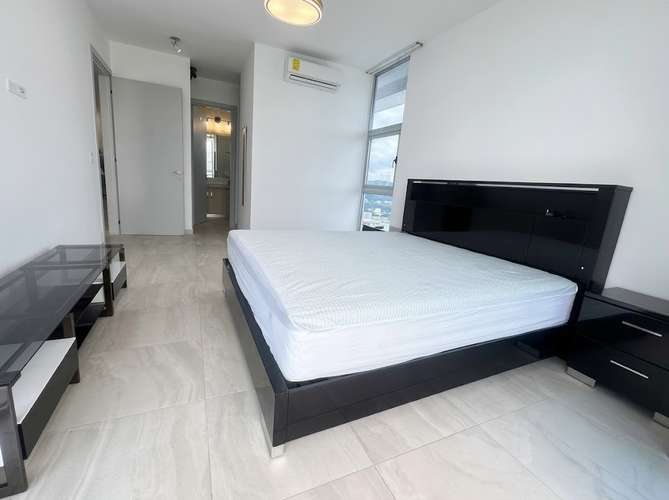 Lujoso apartamento amoblado a estrenar en Avenida Balboa con espectacular vista al mar y 3 recámaras