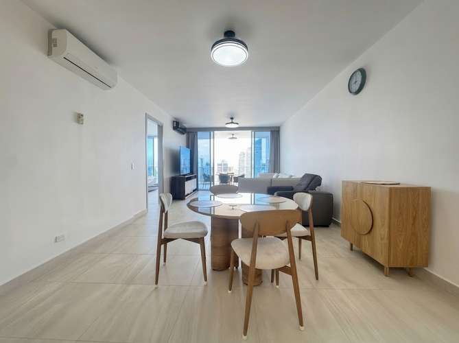 Lujoso apartamento amoblado a estrenar en Avenida Balboa con espectacular vista al mar y 3 recámaras
