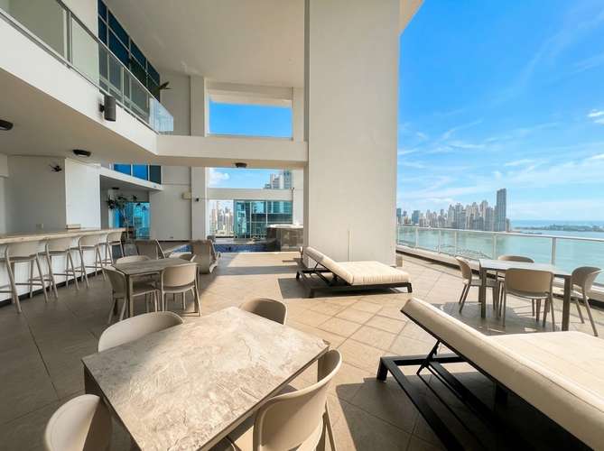 Lujoso apartamento amoblado a estrenar en Avenida Balboa con espectacular vista al mar y 3 recámaras