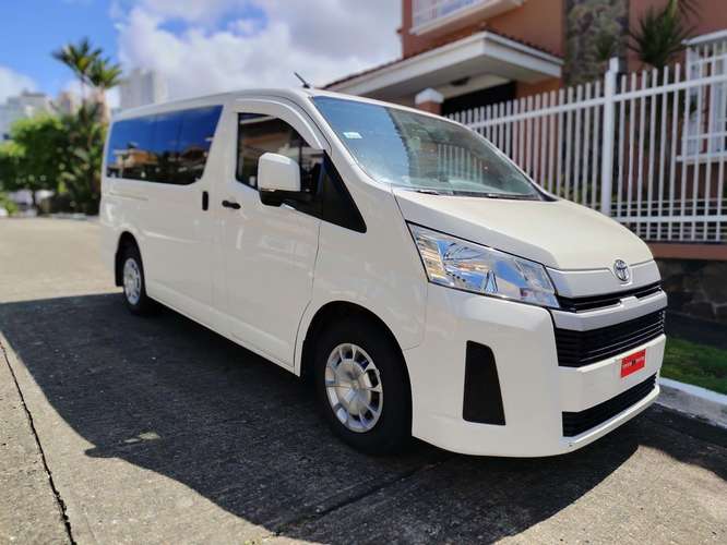 TOYOTA HIACE 2022 MANUAL ÚNICO DUEÑO NEGOCIABLE  - Imagen 3