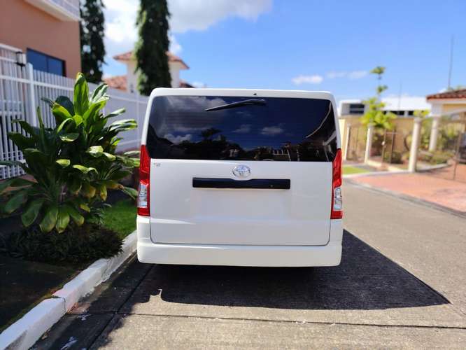 TOYOTA HIACE 2022 MANUAL ÚNICO DUEÑO NEGOCIABLE  - Imagen 14