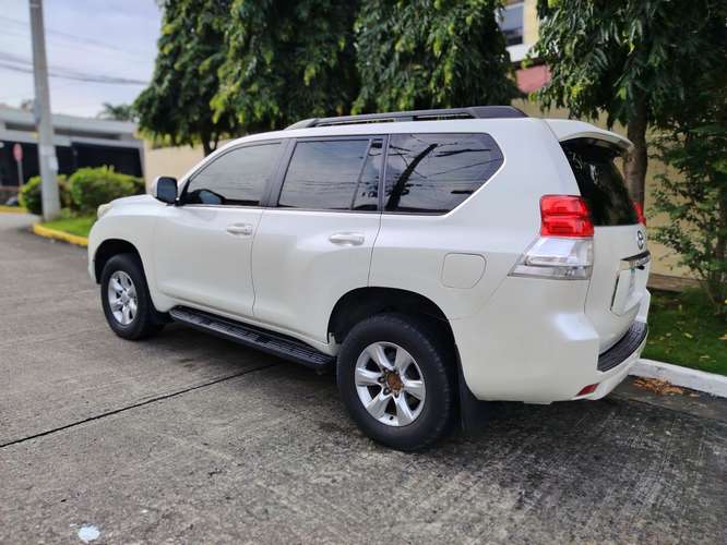 TOYOTA LAND CRUISER PRADO 2012 AUTOMÁTICA 4X4 ÚNICO DUEÑO NEGOCIABLE 