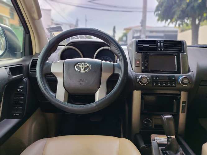 TOYOTA LAND CRUISER PRADO 2012 AUTOMÁTICA 4X4 ÚNICO DUEÑO NEGOCIABLE 