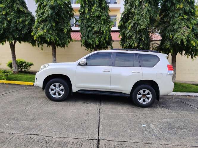 TOYOTA LAND CRUISER PRADO 2012 AUTOMÁTICA 4X4 ÚNICO DUEÑO NEGOCIABLE 