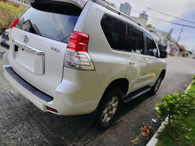 TOYOTA LAND CRUISER PRADO 2012 AUTOMÁTICA 4X4 ÚNICO DUEÑO NEGOCIABLE 