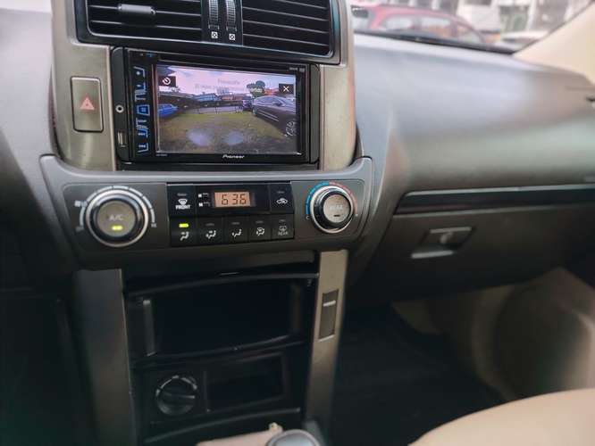 TOYOTA LAND CRUISER PRADO 2012 AUTOMÁTICA 4X4 ÚNICO DUEÑO NEGOCIABLE 