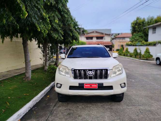 TOYOTA LAND CRUISER PRADO 2012 AUTOMÁTICA 4X4 ÚNICO DUEÑO NEGOCIABLE 