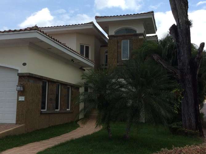 Casa En Alquiler En Cocolí YM