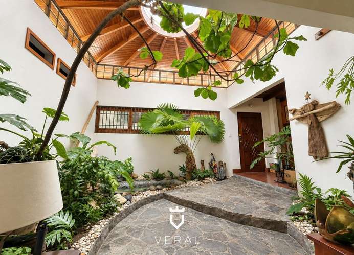 Venta de Casa en Los Ángeles, Betania | 1,208 m² de Terreno | 2 Residencias, Sauna y Terraza (PD)