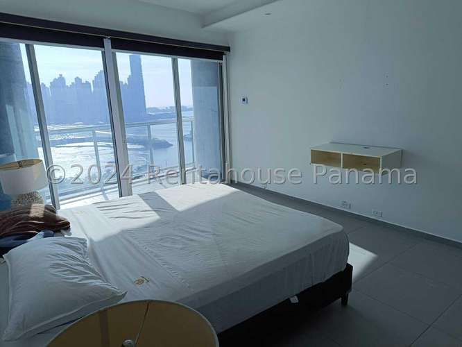 Apartamento en Alquiler en Avenida Balboa. PH YACHT CLUB. 27LDC3174