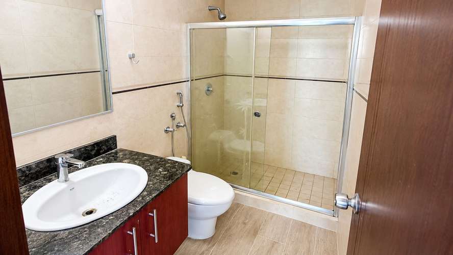 Apartamento en San Francisco I 2 Rec I linea blanca I con balcon y A una cuadra de Multiplaza