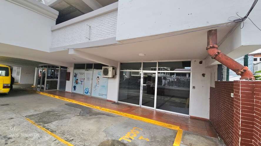 Alquiler de Local comercial en Vía Porras, 65m2