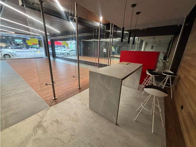OFICINA / CALLE 50 / GALERIA 50 / 300 M2 / 2 NIVELES / SOBRE VIA