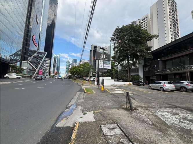 OFICINA / CALLE 50 / GALERIA 50 / 300 M2 / 2 NIVELES / SOBRE VIA