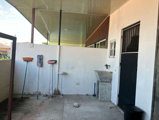LAS CUMBRES / RESIDENCIAL MONTSERRAT / 295M / 3 HABITACIONES / 3 ESTACIONAMIENTOS / 2 BAÑOS / GARITA DE SEGURIDAD