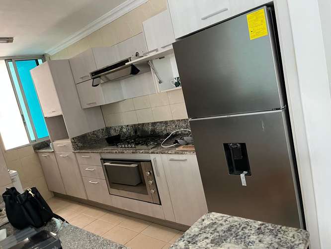Alquilo apartamento amoblado en San Francisco, 2 recamaras, línea blanca nueva, balco, 105m2.