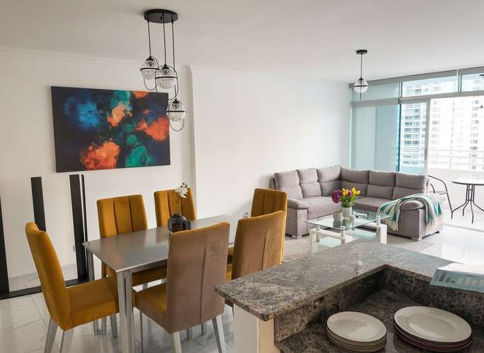 Alquilo apartamento amoblado en San Francisco, 2 recamaras, línea blanca nueva, balco, 105m2.