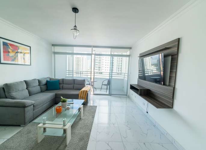 Alquilo apartamento amoblado en San Francisco, 2 recamaras, línea blanca nueva, balco, 105m2.