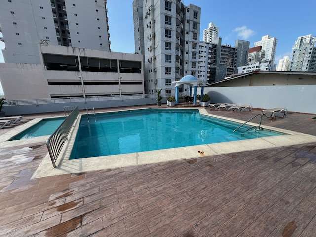 Alquilo apartamento amoblado en San Francisco, 2 recamaras, línea blanca nueva, balco, 105m2.