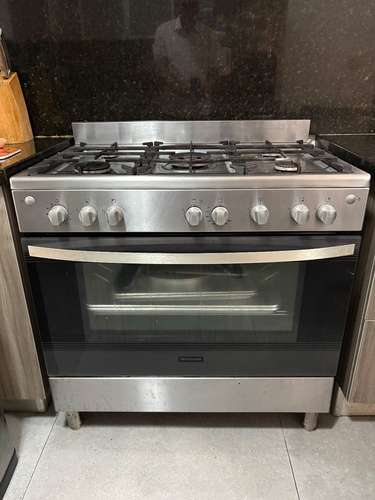 Estufa de gas Frigidaire de 36” | 5 quemadores y horno amplio