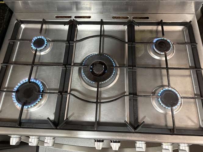 Estufa de gas Frigidaire de 36” | 5 quemadores y horno amplio