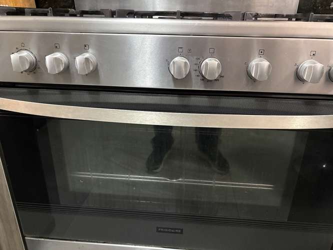 Estufa de gas Frigidaire de 36” | 5 quemadores y horno amplio