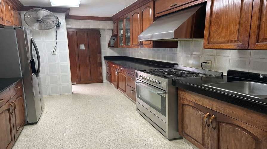 Casa en Obarrio I con piscina privada y terraza - Imagen 6