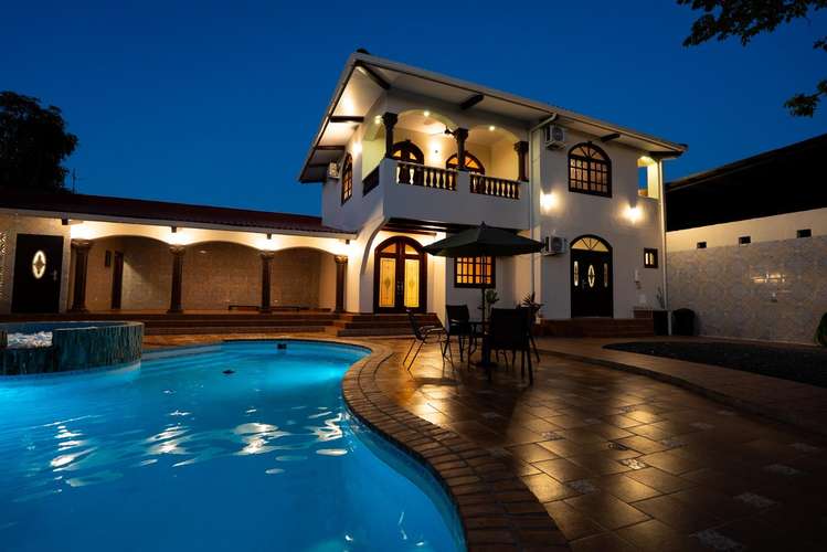 House in Las Acacias I with pool and 20 parking