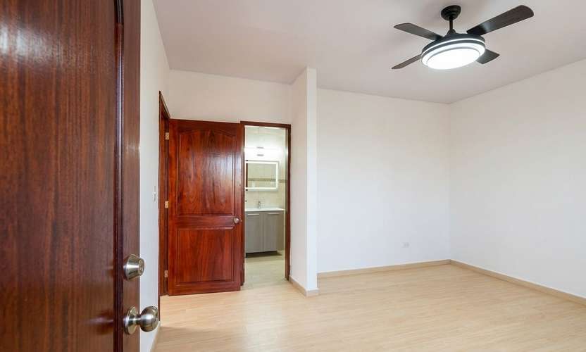 Casa en Las Acacias I con piscina y 20 estacionamientos - Imagen 8