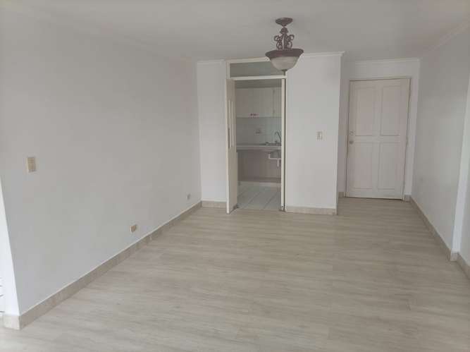 Alquilo apartamento vacío en Parque Lefevre 