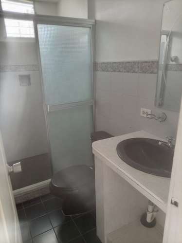 Alquilo apartamento vacío en Parque Lefevre 