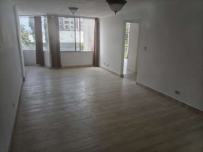 Alquilo apartamento vacío en Parque Lefevre 