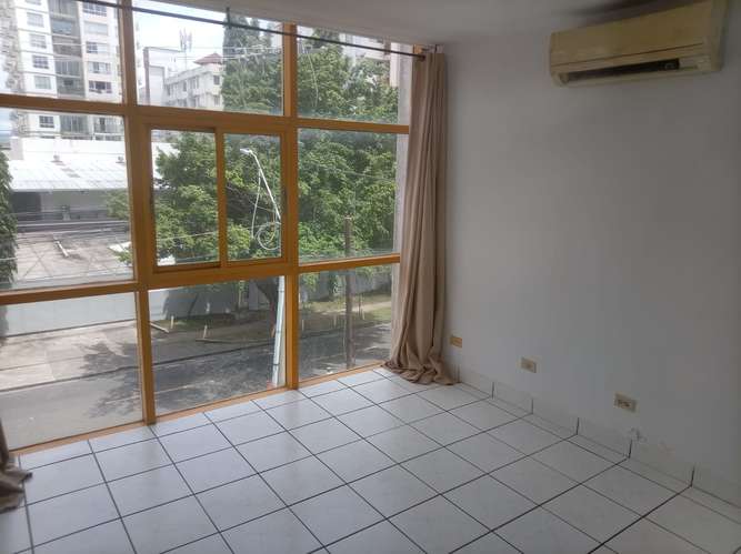 Alquilo apartamento vacío en Parque Lefevre 